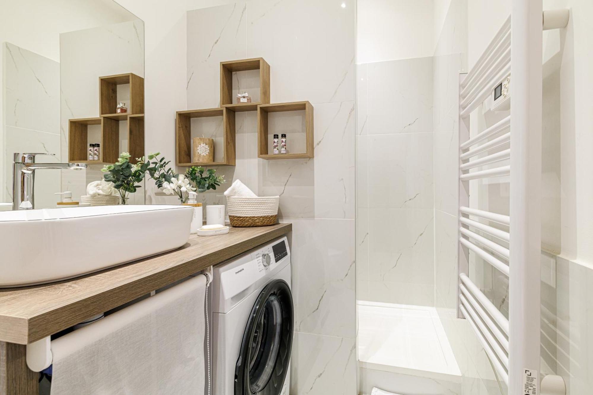 Old Town Antibes Superb New Flat, For 3, Ac, Wi-Fi Διαμέρισμα Εξωτερικό φωτογραφία